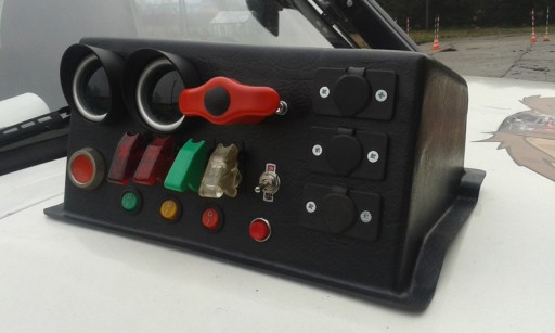 Консоль приладової панелі Nissan Patrol Y60 - 2