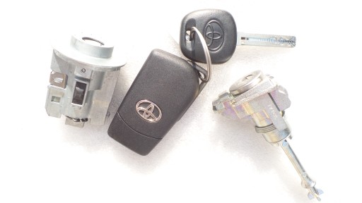 Toyota Aygo 2 II ключ Ремонтний комплект замки - 1