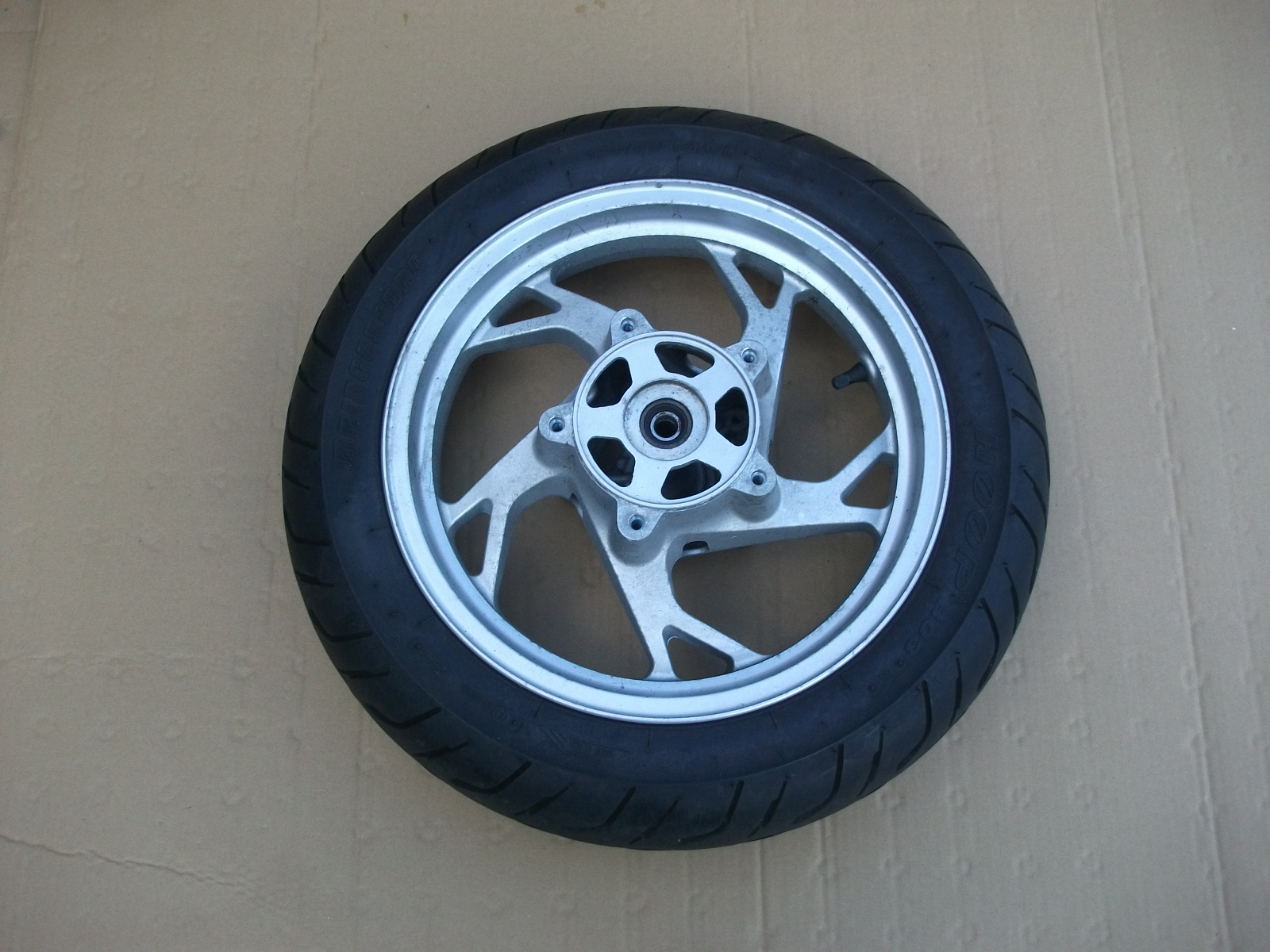 SUZUKI BURGMAN 400 K7 колесо передняя шина 120/80-14