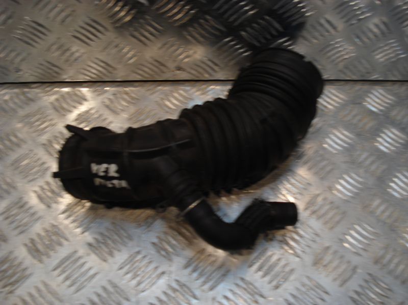 COROLLA VERSO 2.2 DCAT ШЛАНГ ВОЗДУШНЫЙ ФИЛЬТР