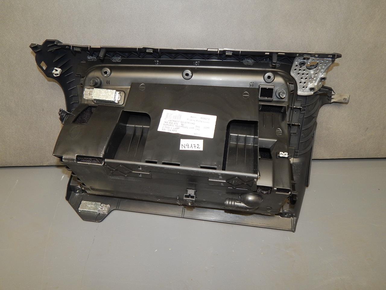 vw SCIROCCO бардачок пассажира 1K8858419