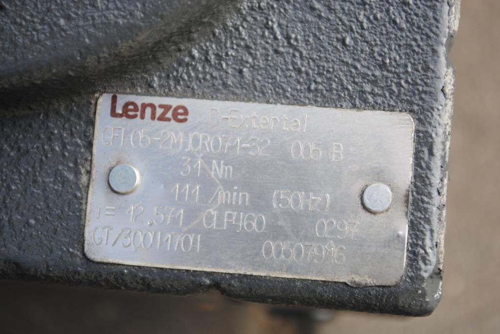 Motoreduktor 0.37kw. 111obr./min.. HAMULEC! Lenze! Model L