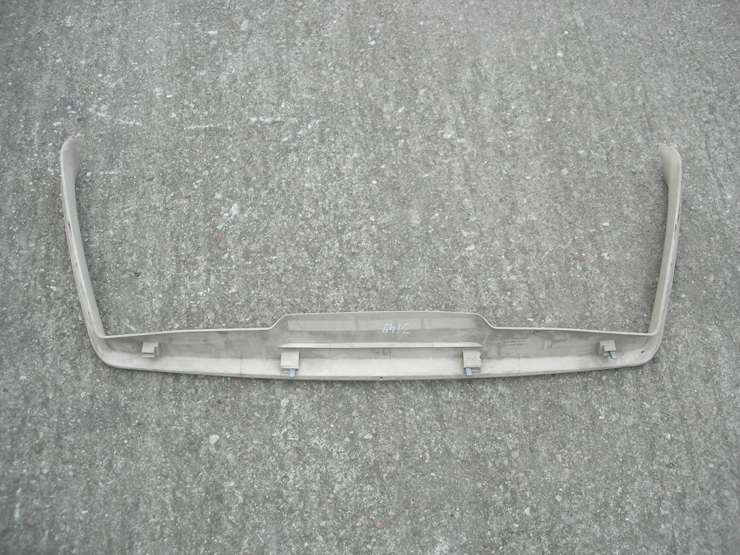 RAMKA KLAPY BAGAŻNIKA VW PASSAT B5 KOMB 3B9867975C Typ samochodu Samochody osobowe