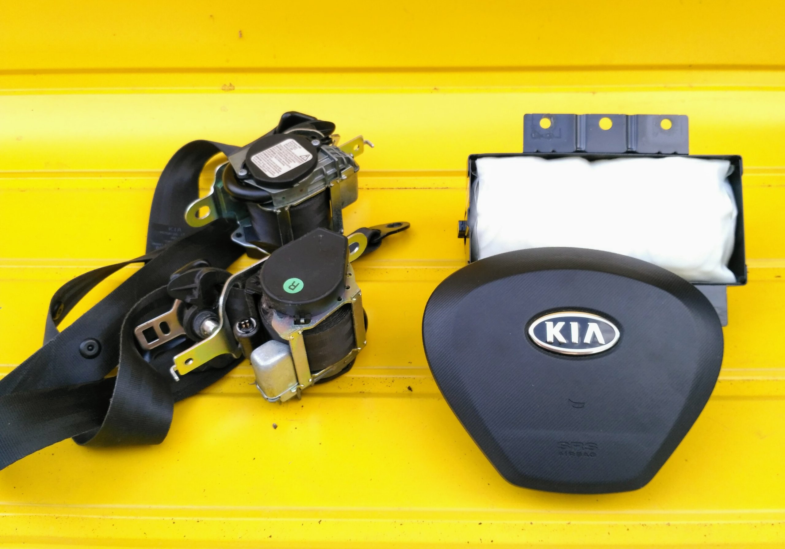 Правой подушки безопасности. Подушка безопасности Kia Ceed 1. Киа СИД 1 подушки безопасности. Выключатель подушки безопасности Киа СИД 2015. Airbag подушки безопасности.