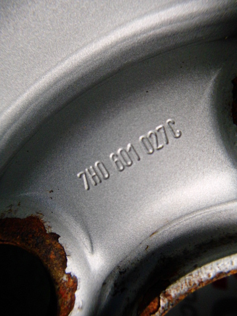 VW T5 FELGI Z OPONAMI 5x120 ET51 6,5J 215/65R16C Szerokość opony 215 mm