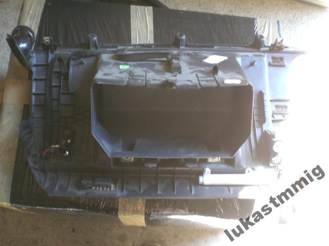 бардачок volvo V50 S40 C30 2010