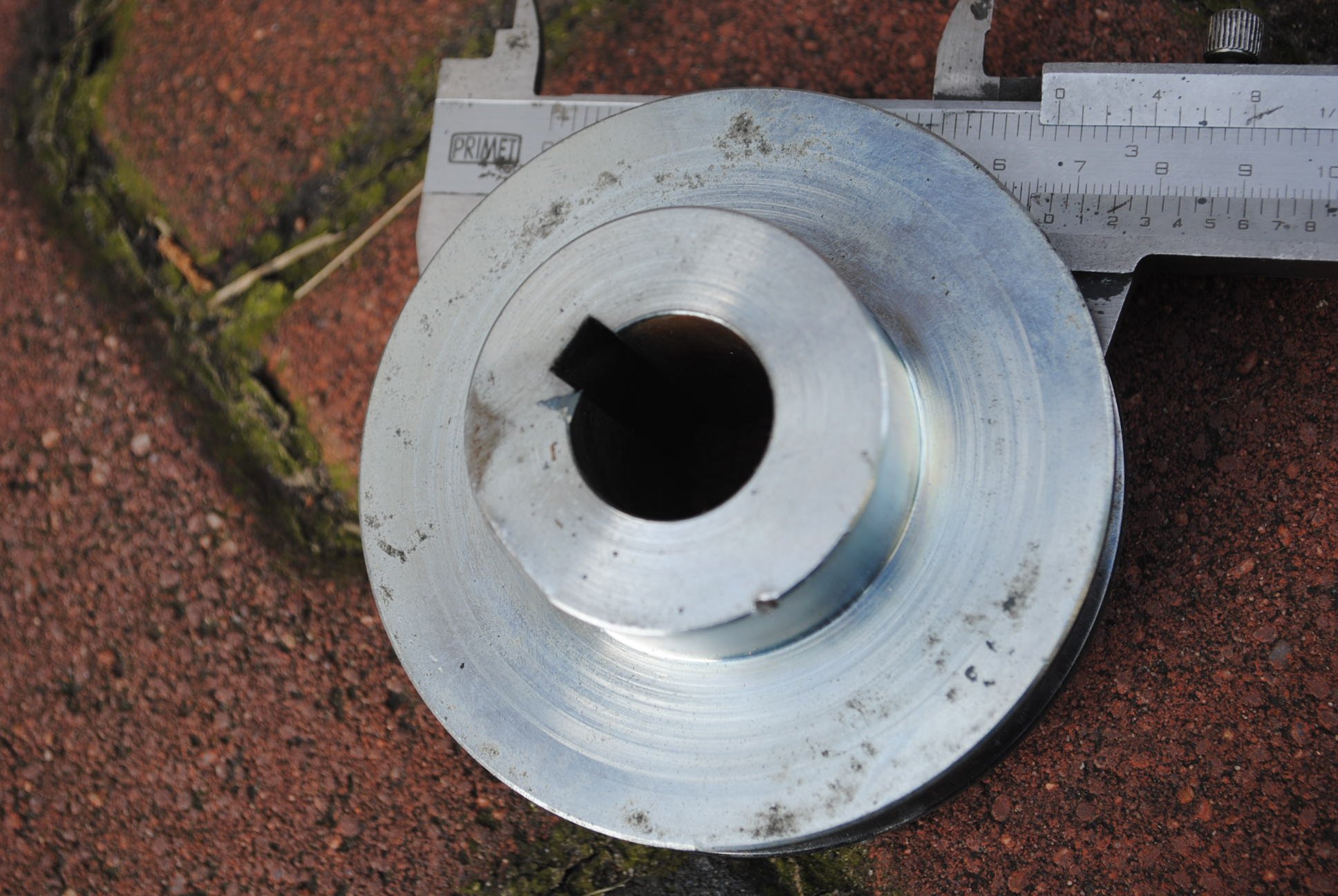 Koło pasowe 95mm., na pasek A 13mm., otwór 24mm.. Kod producenta 1928736