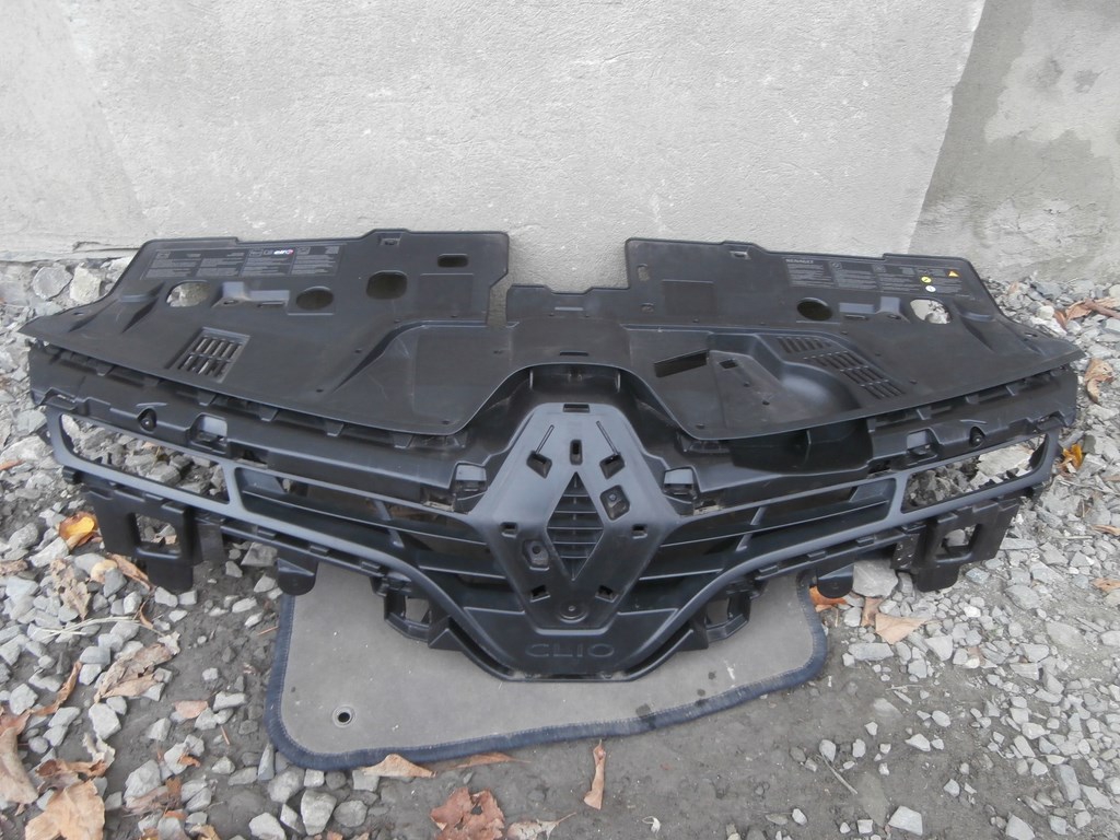 решетка радиатора renault CLIO IV 4 2012-