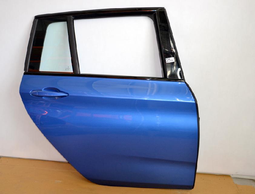BMW 2 F46 двери заднее праве зад. цвет B45