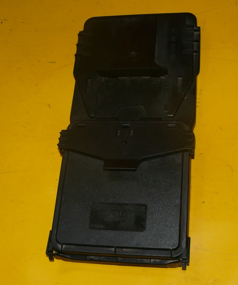 POKRYWA SKRZYNKI PRZEKAŹNIKÓW MERCEDES W140 3.5 TD