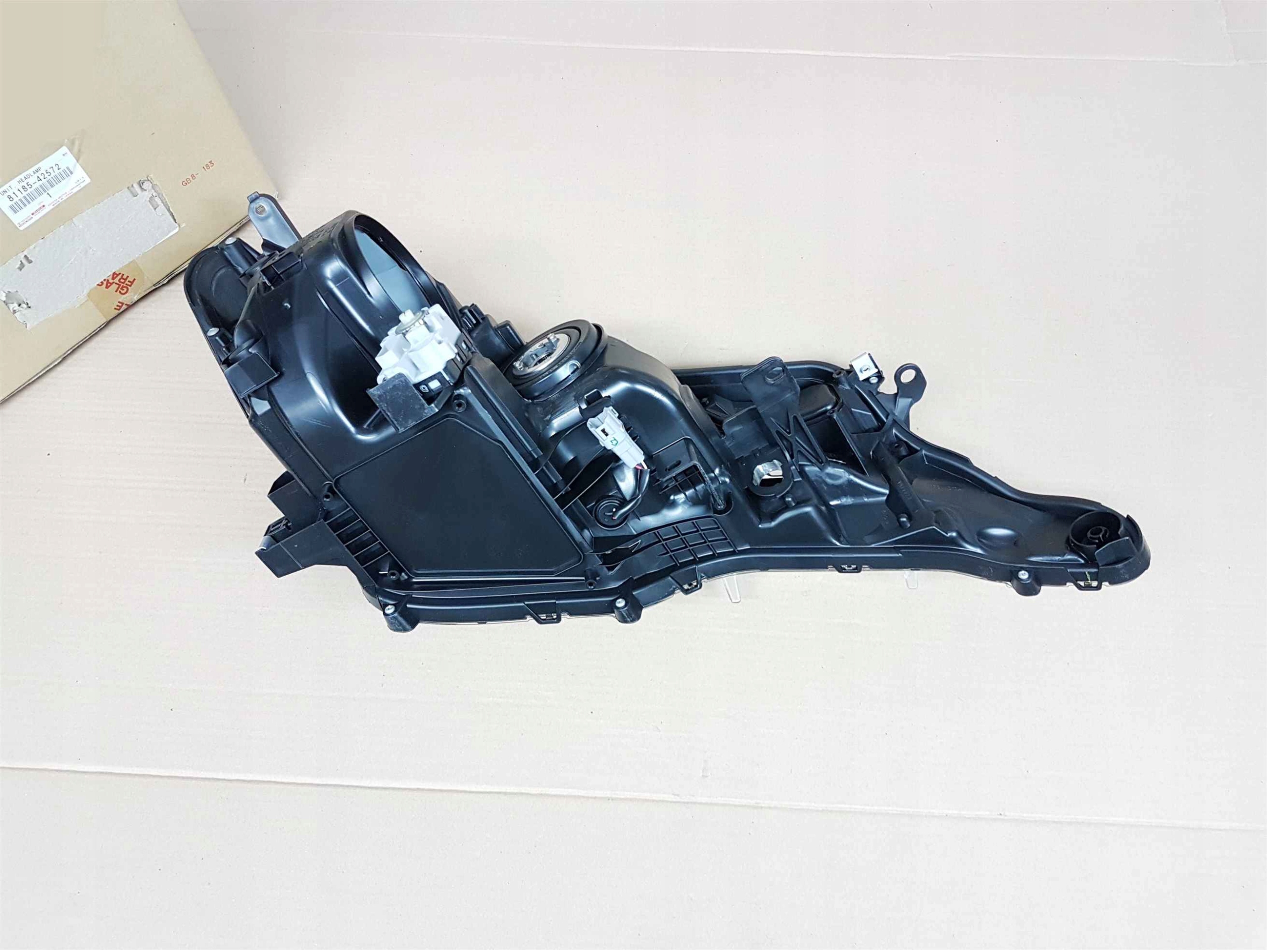 RAV4 12-15 LAMPA REFLEKTOR KSENON XENON LEWA PRZÓD Wersja Europejska