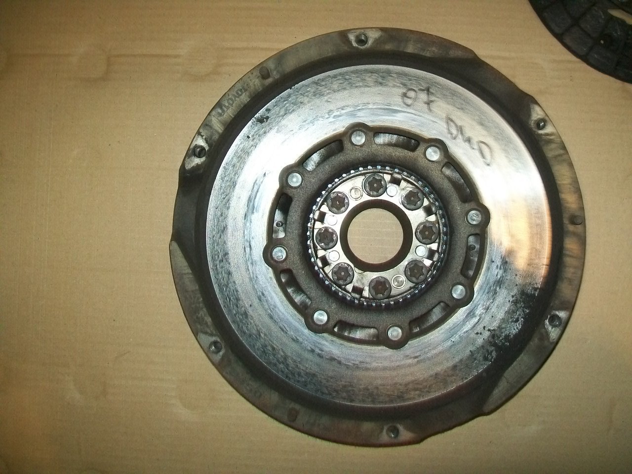 TOYOTA COROLLA VERSO 04-08 D-CAT KOŁO DWUMASOWE Producent części Toyota OE