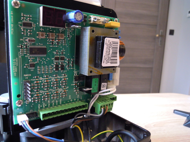 PEŁEN KOMPLET FAAC 741 (DELTA 3) z 3 pilotami Maksymalna liczba cykli na dobę 240