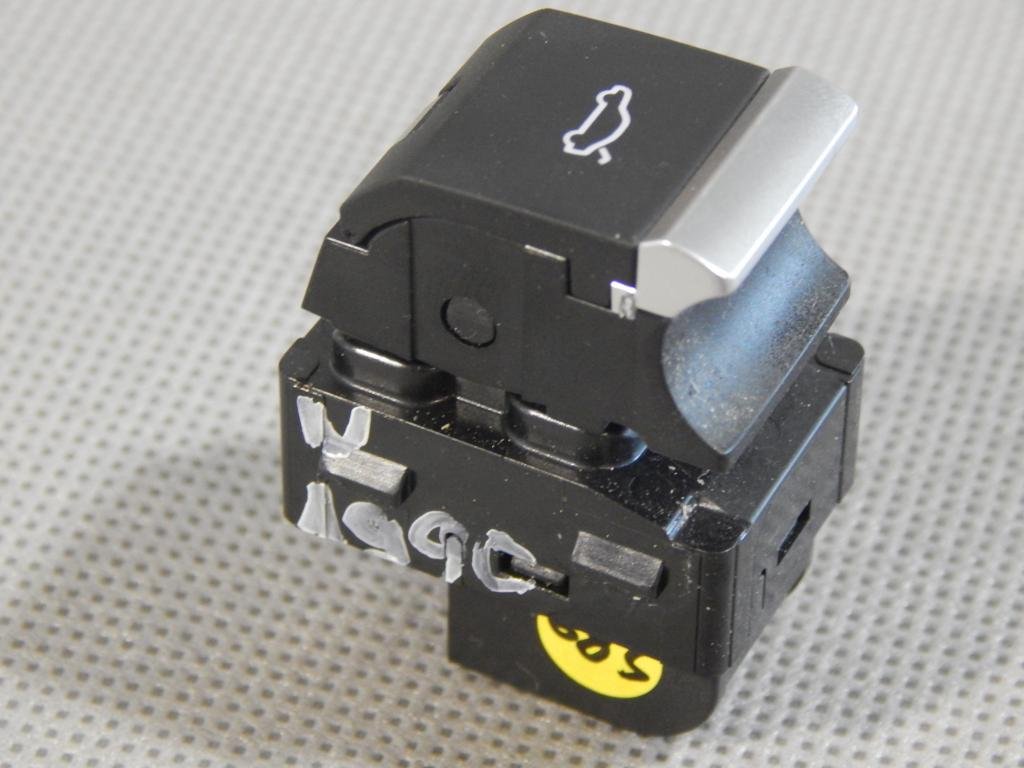 AUDI Q7 4M opening control switch bonnet 4M0959831A
