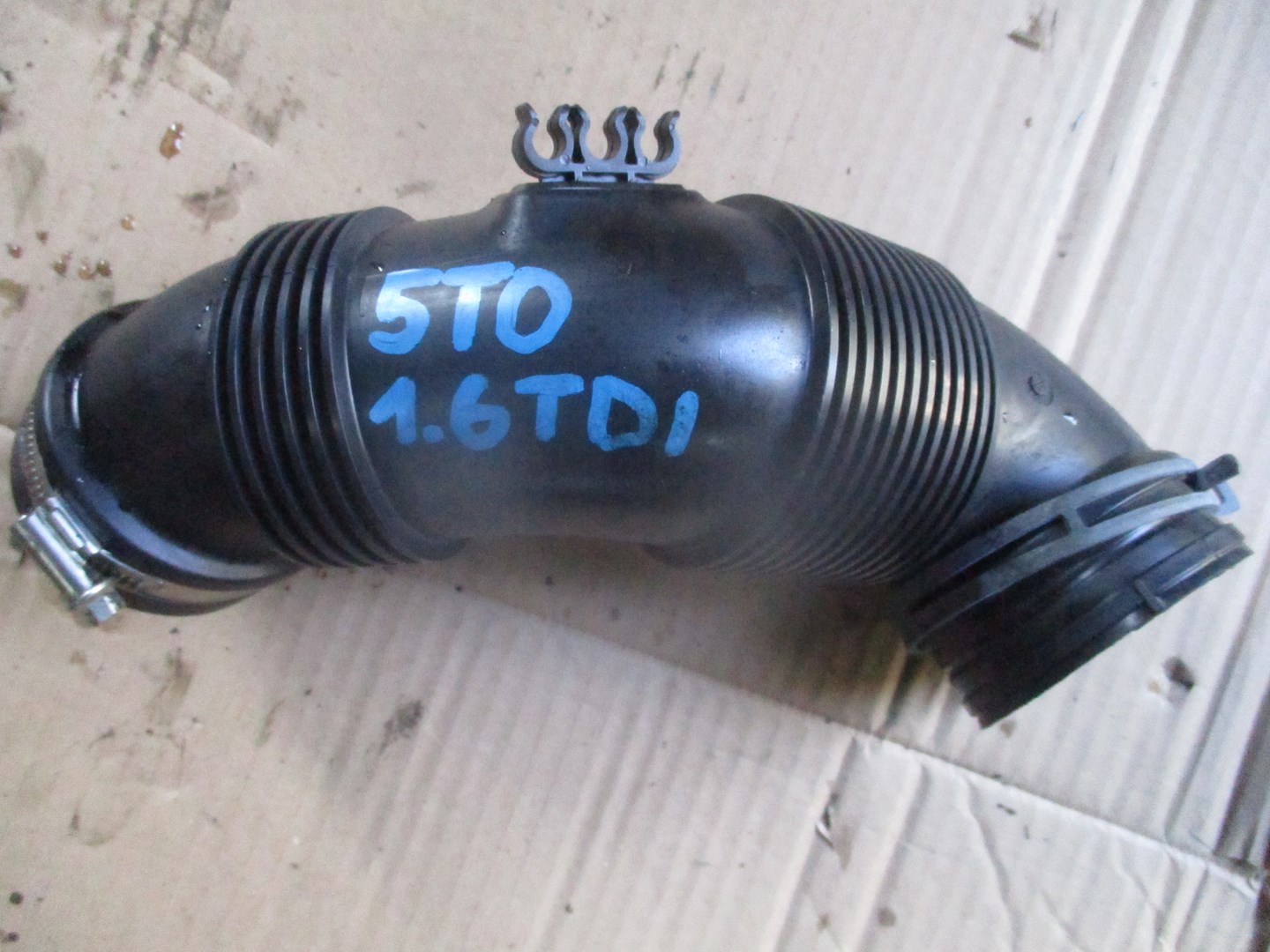 hose pipe VW TOURAN 5TA 1,6TDI