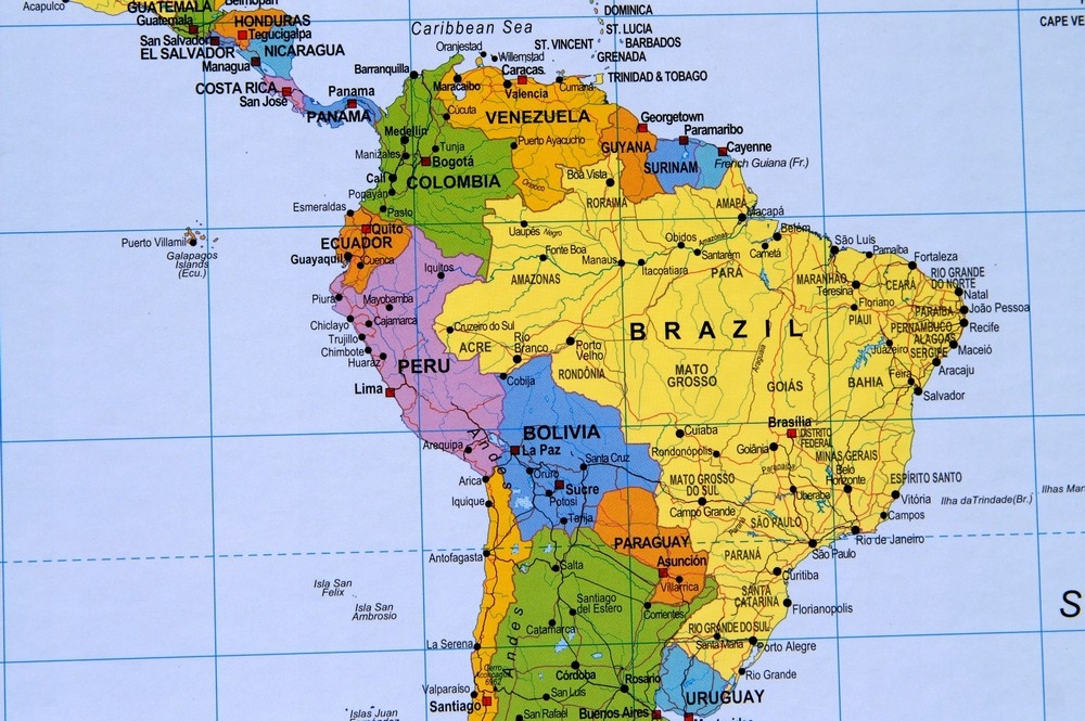 MAPA ŚCIENNA ŚWIATA POLITYCZNA NA KORKU W RAMIE Typ publikacji mapa ścienna