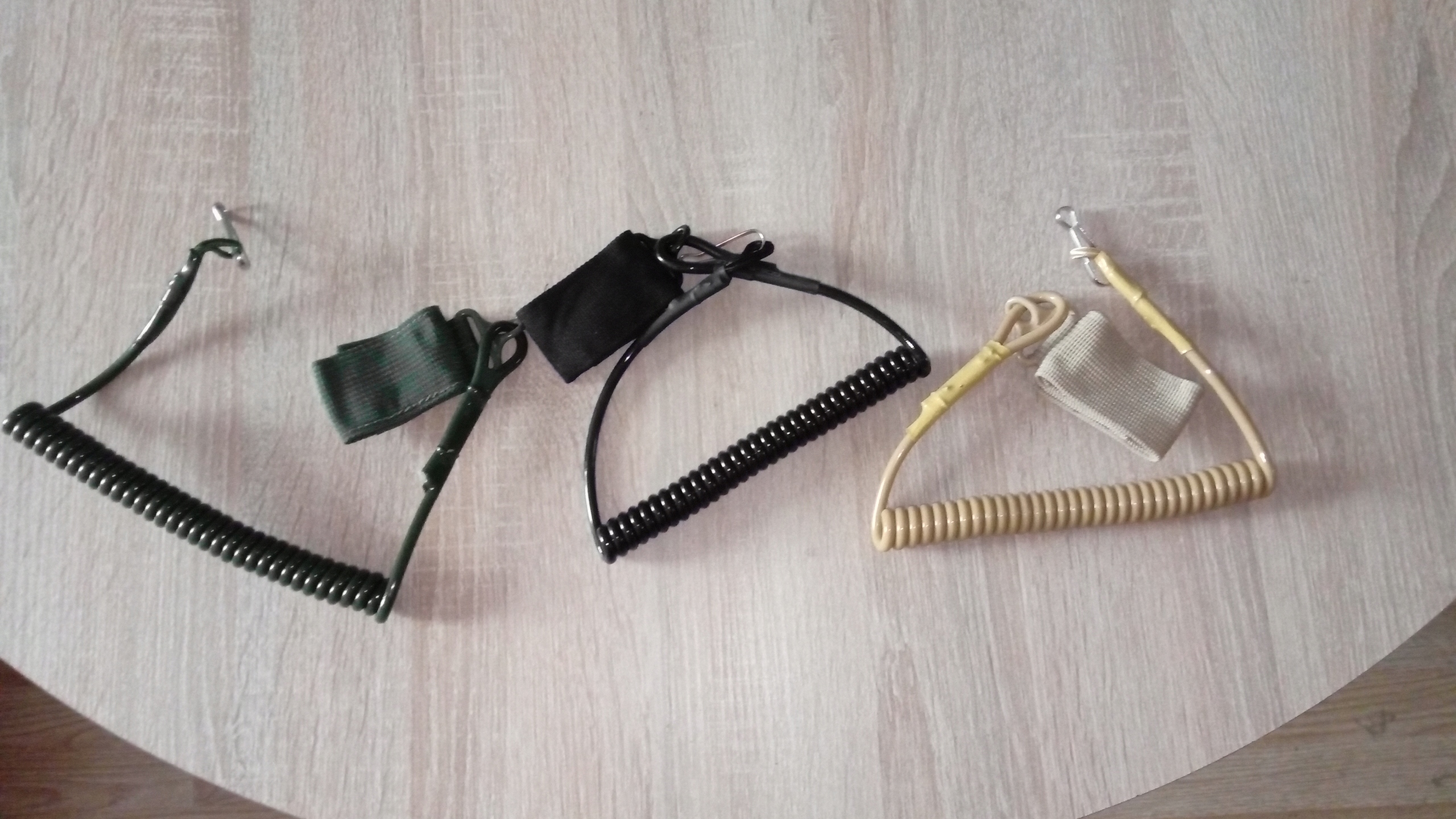 Retraktor smycz do kluczy broń latarka klucze samochodu Spirala ASG CZARNA EAN (GTIN) 5907090601634