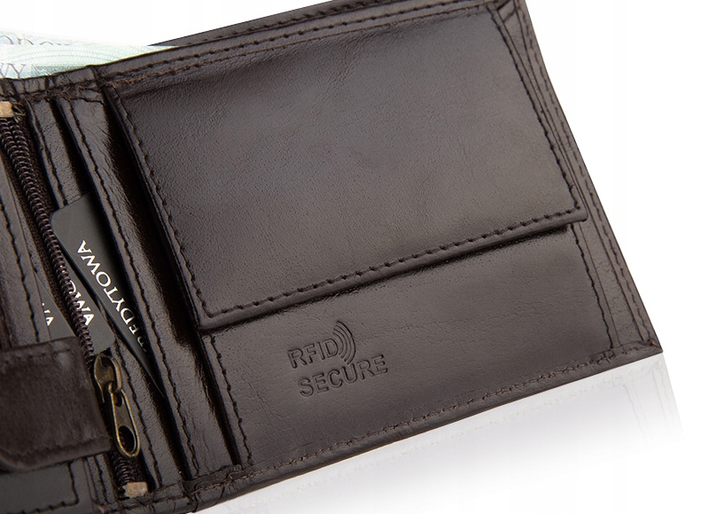 SKÓRZANY PORTFEL MĘSKI POZIOMY BETLEWSKI RFID Cechy dodatkowe miejsce na bilon miejsce na dowód rejestracyjny miejsce na fotografię