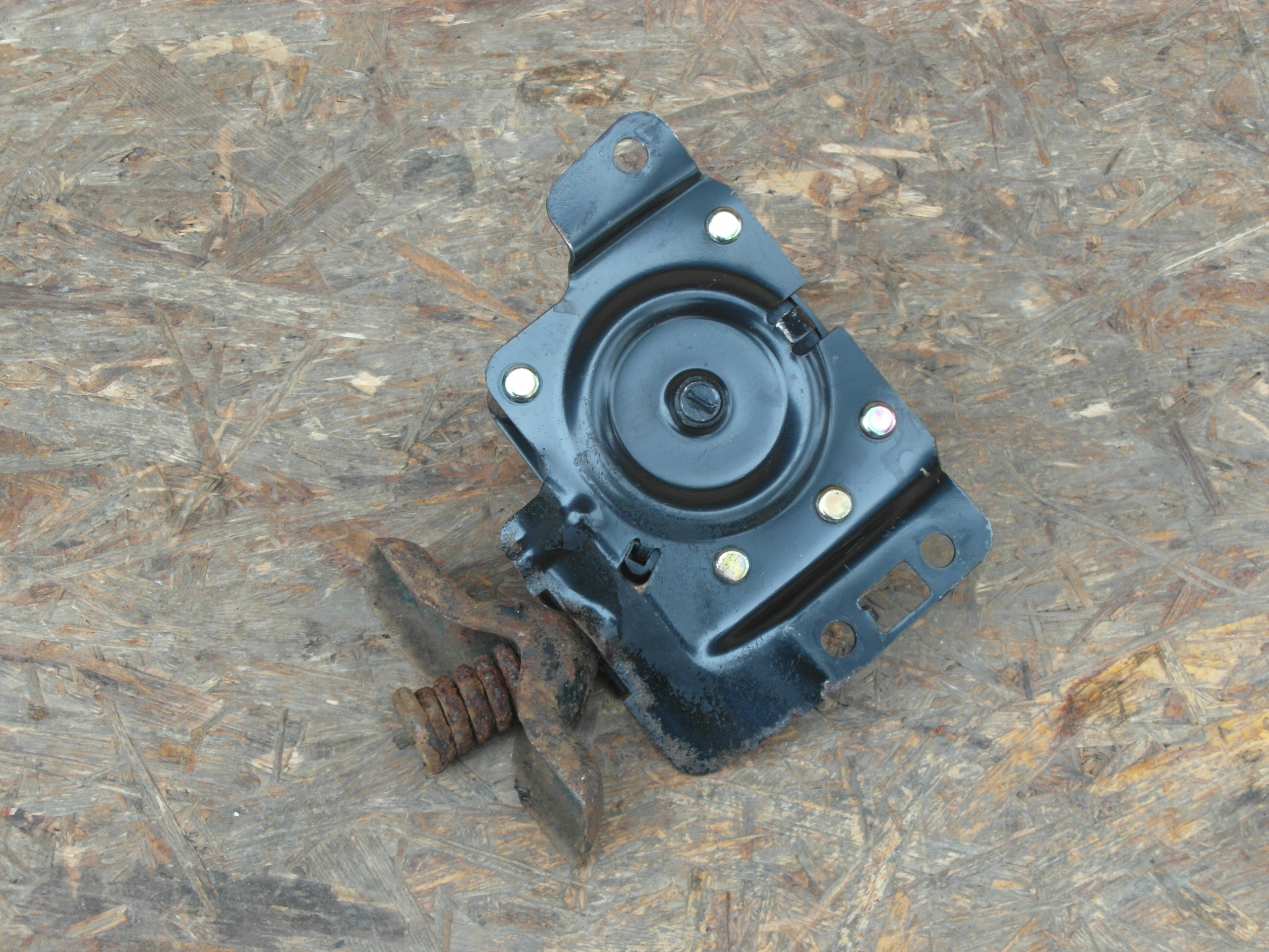 MAZDA TRIBUTE 05- WINDA PODNOŚNIK KOŁA ZAPASOWEGO Numer katalogowy części 5L8 4-1A131-AE