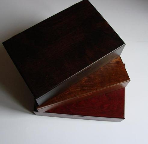 

Kuferek drewniany L do 6 palet (3 kolory)