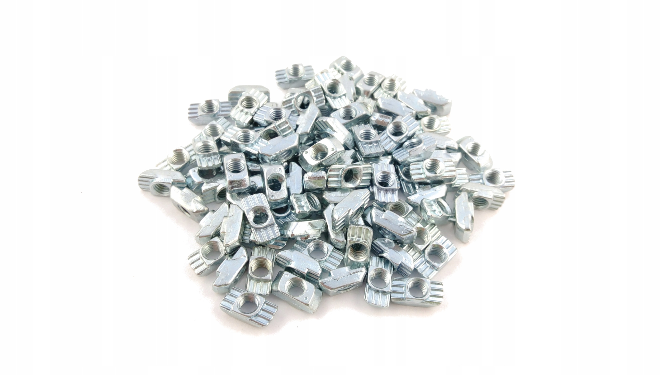 100 x kladívková matice M3 drážka 6 mm x 100 kusů