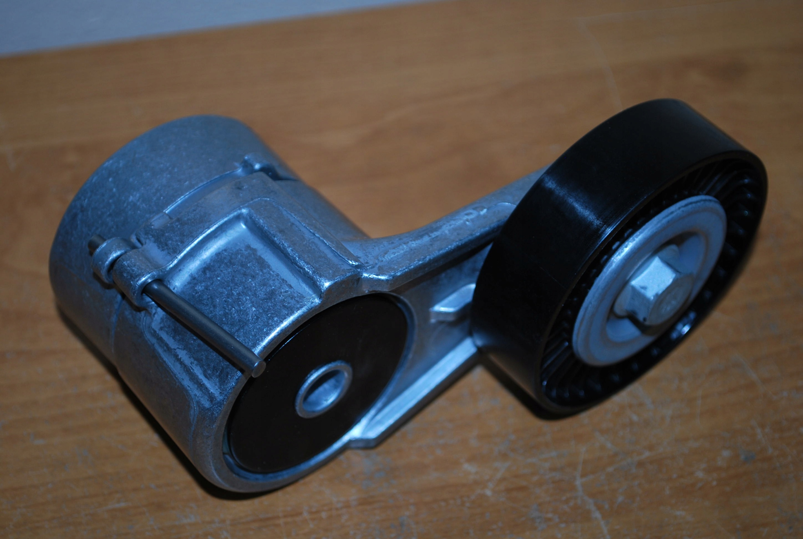 NAPINACZ PASKA KLINOWEGO OPEL VECTRA C ASTRA G H Producent części Starline