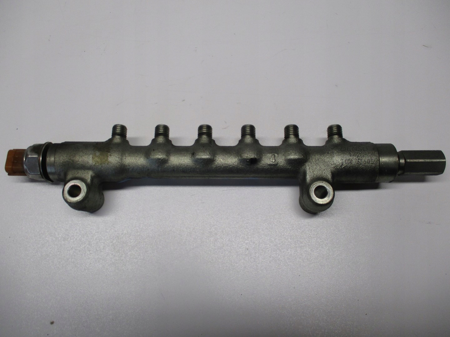 топливная рейка mitsubishi ASX 1,8DID 10R