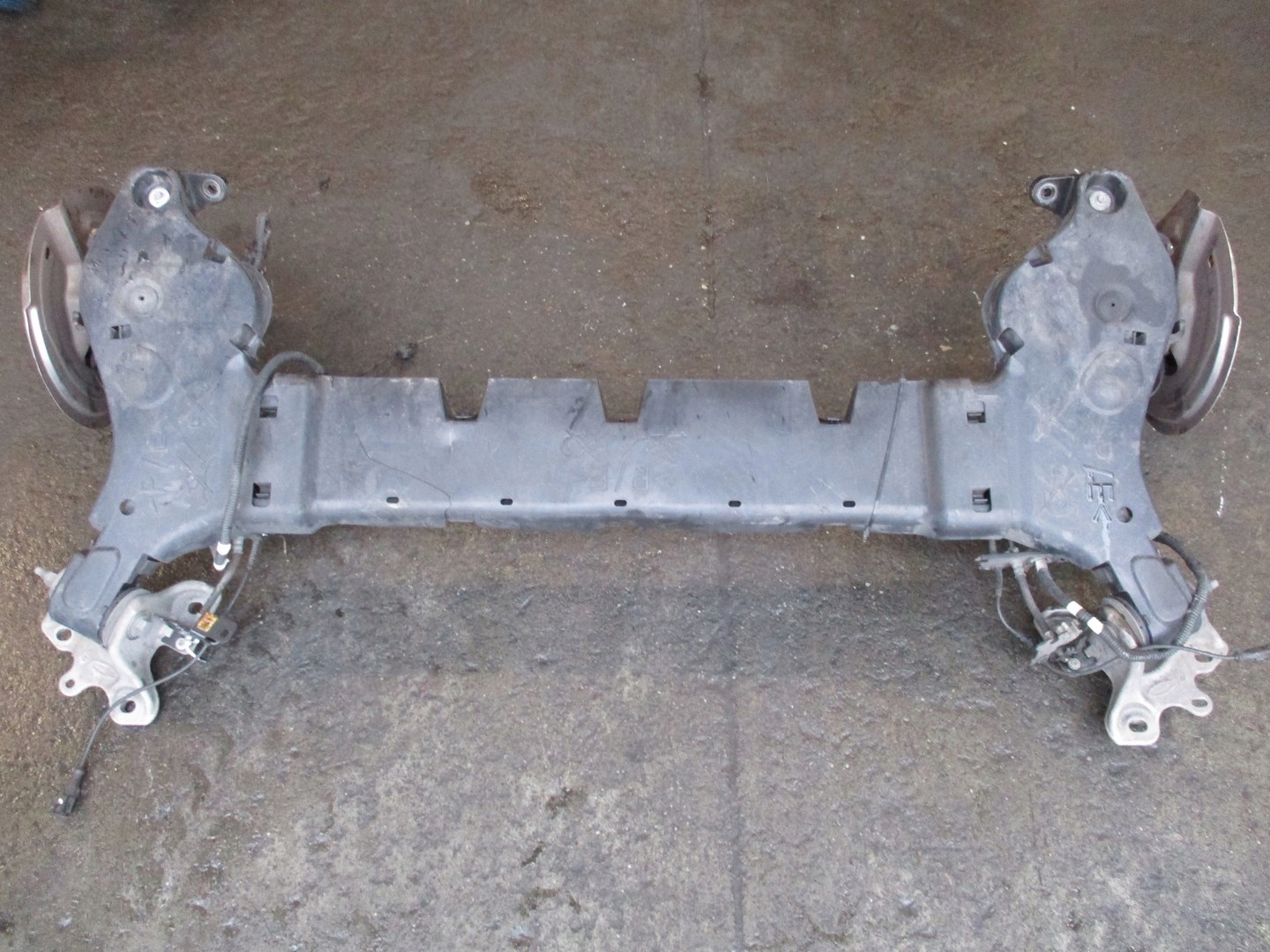 OŚ BELKA TYLNA RENAULT ESPACE 5 V 1,6DCI Producent części Renault OE