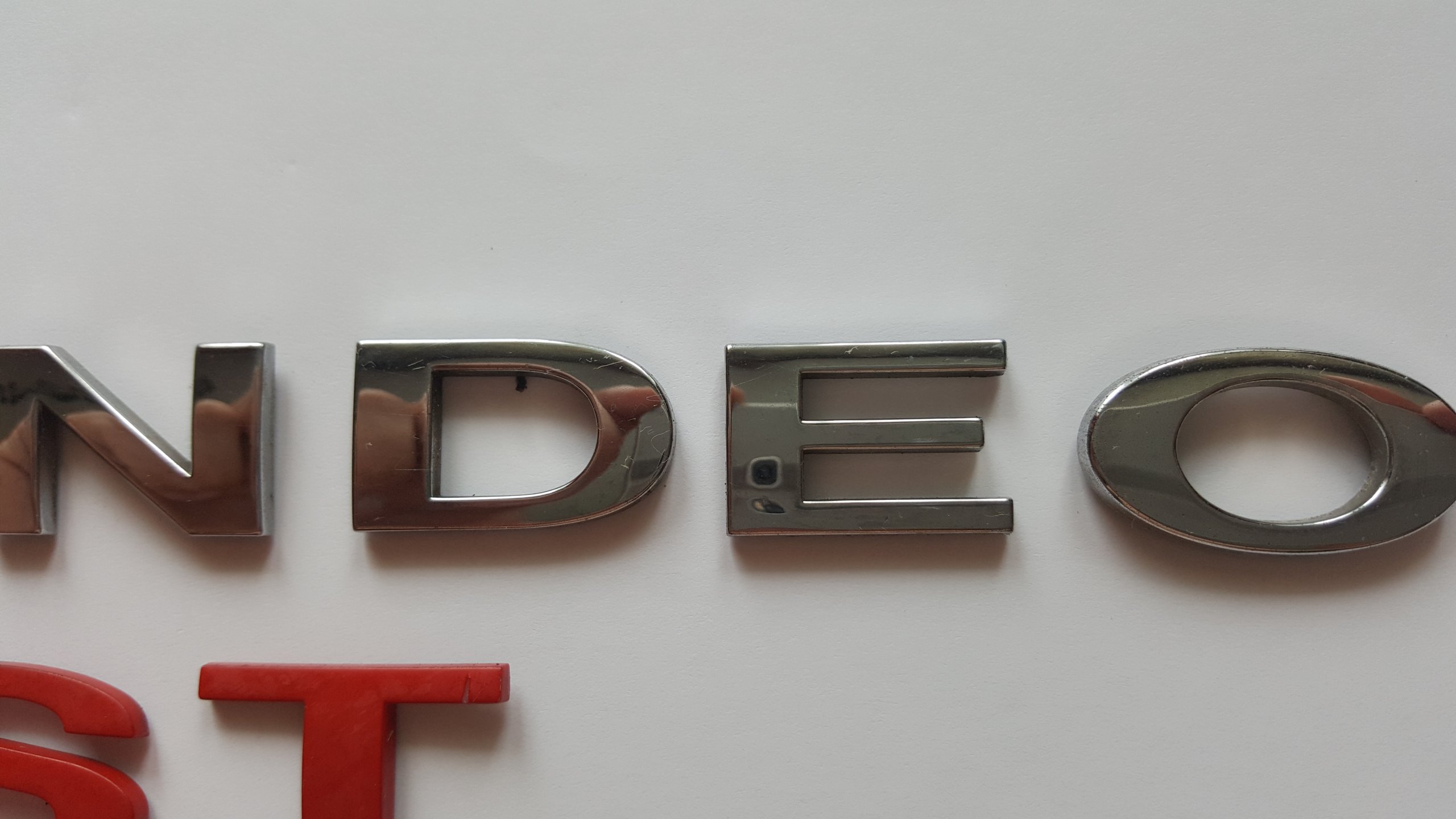 FORD MONDEO ST EMBLEMAT NA TYLNĄ KLAPĘ ORYGINAŁ Marka Ford