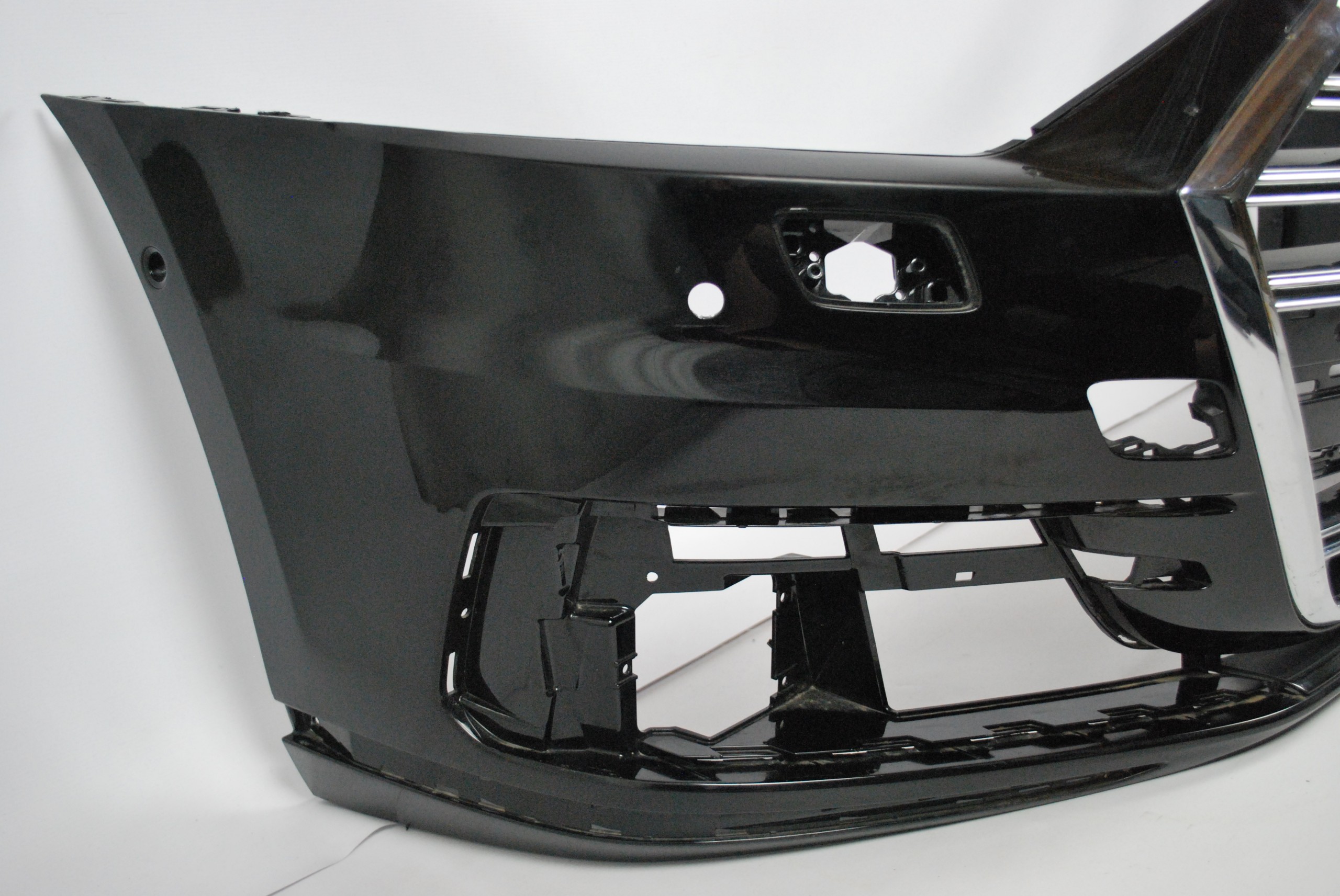 Бампер передний решетка радиатора Audi A8 D5 4N0807437A LY9B photo 3