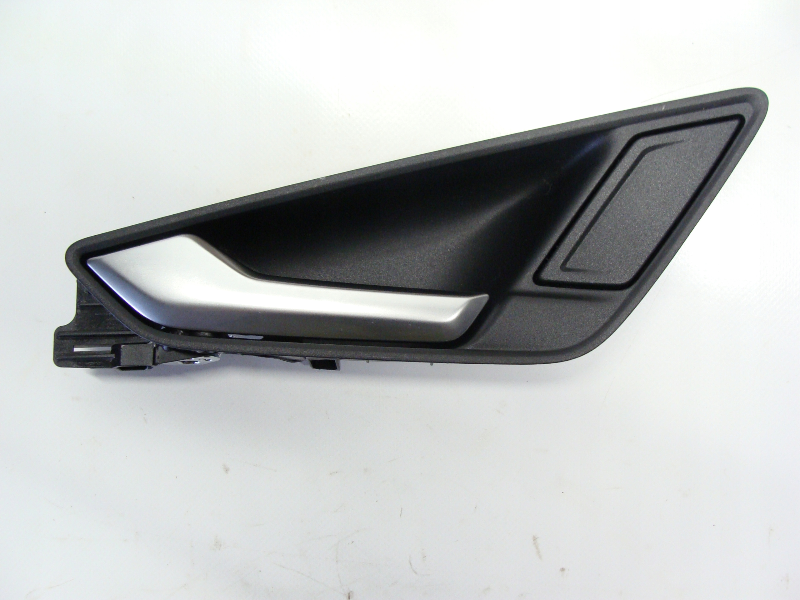 AUDI TT 8S KLAMKA WEWNĘTRZNA SATYNA LEWA 8S0837113