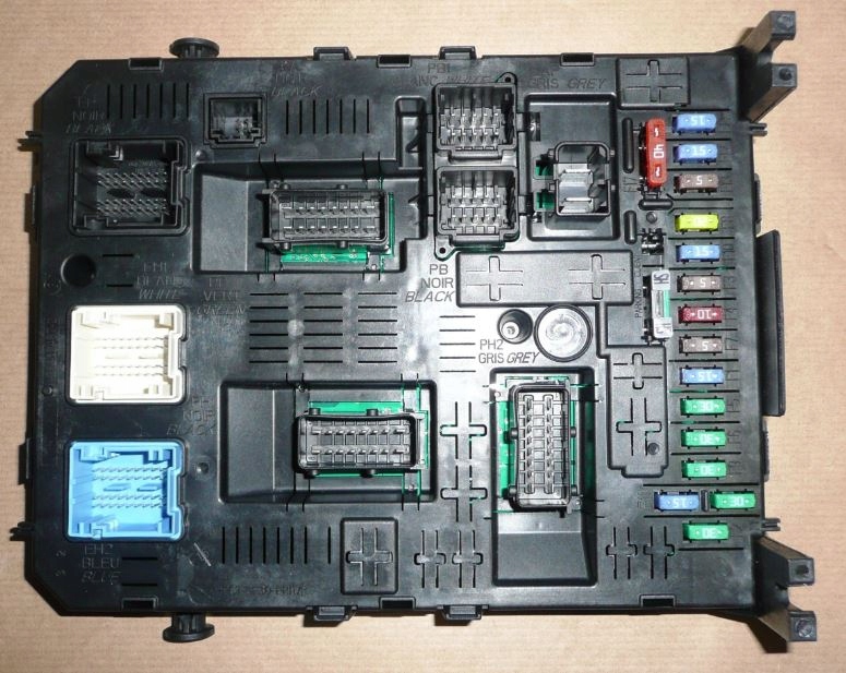 NOWA SKRZYNKA BEZPIECZNIKÓW BERLINGO P 308 6570A0 Stan opakowania oryginalne