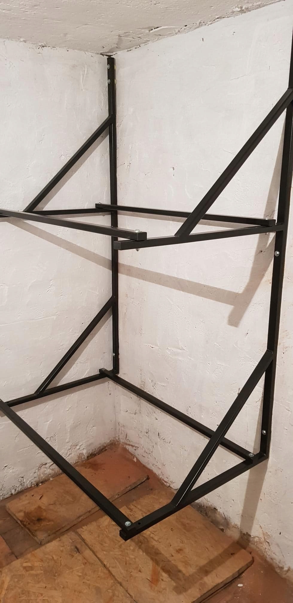 WISZACY REGAL NA OPONY POLKA STOJAK NA 4 OPONY Producent code WRS