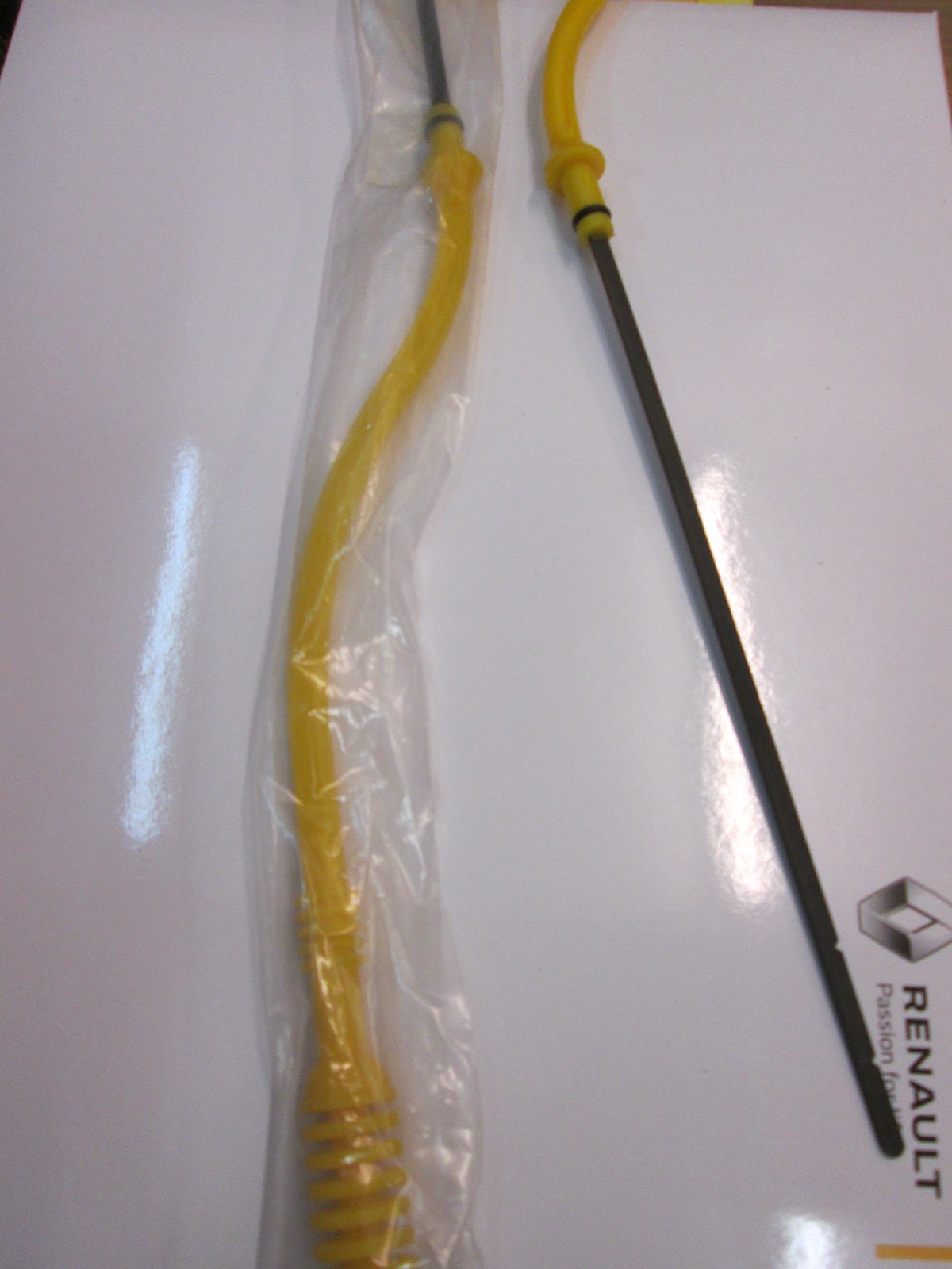 BAGNET OLEJU RENAULT 1,2 16V CLIO 2 CLIO 3 KANGOO Numer katalogowy części 8200255423