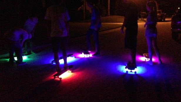 DESKOROLKA typu FISZKA GRAFFITI ŚWIECĄCE KOŁA led Maksymalna waga użytkownika 100 kg