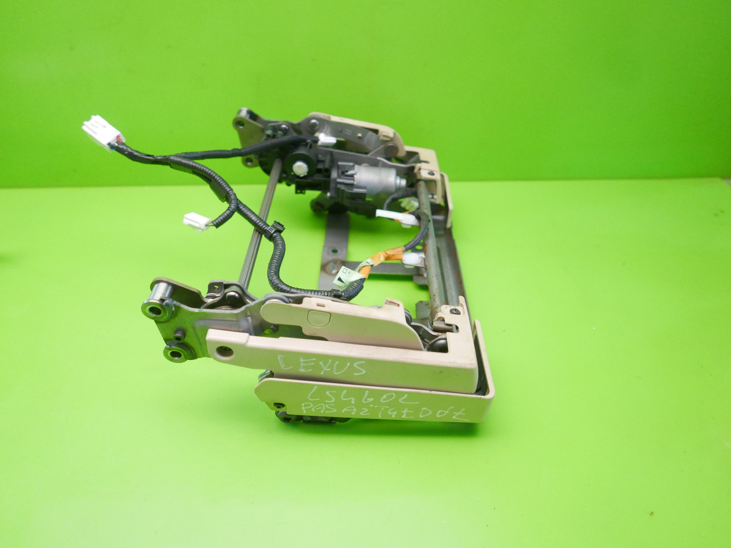 MECHANIZM SILNICZEK FOTELA TYL PRAWY LEXUS LS460L Car type Passenger cars
