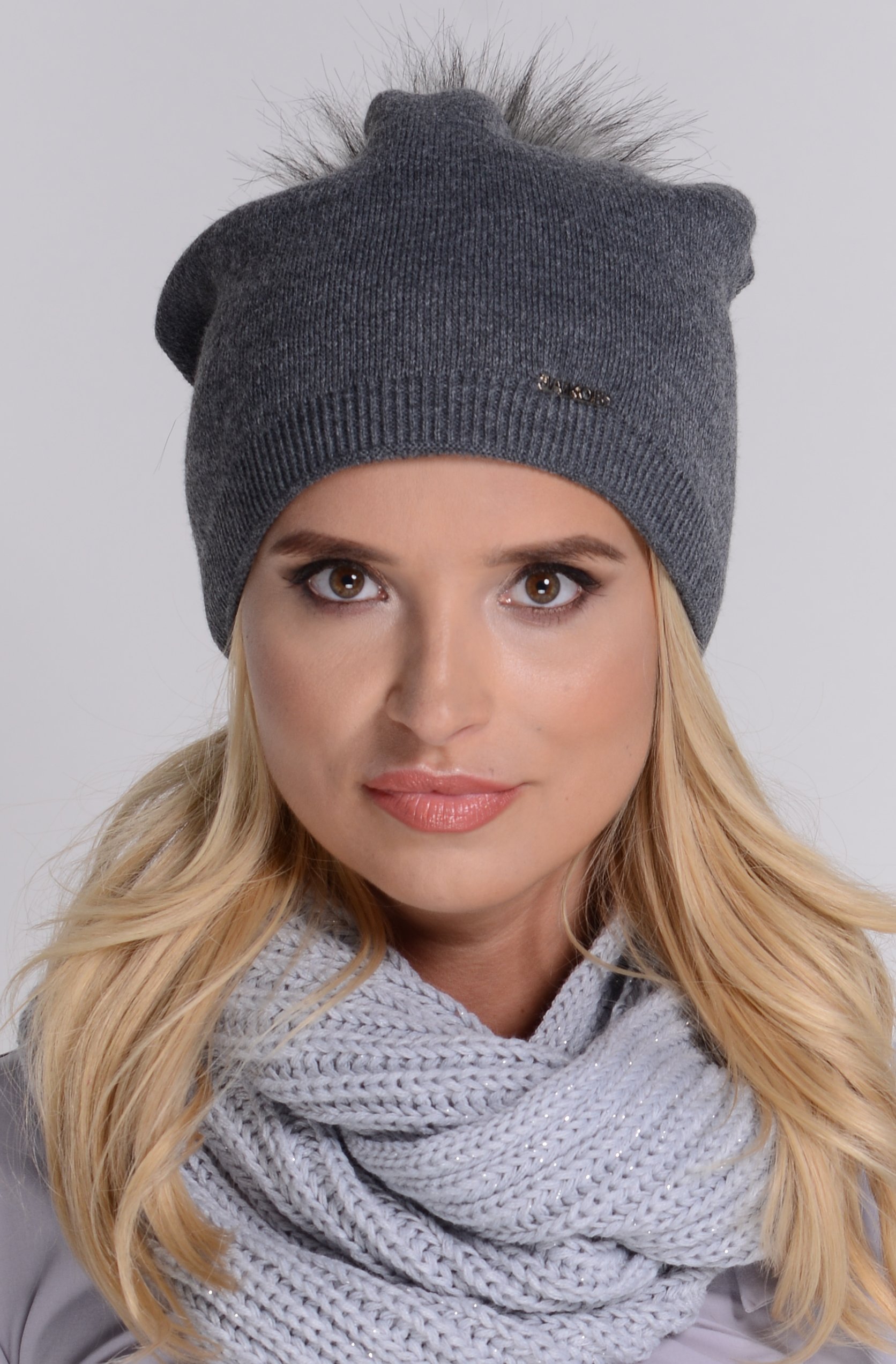 Ciepła DAMSKA CZAPKA krasnal Z POMPONEM grafit 7 Wzór dominujący inny wzór