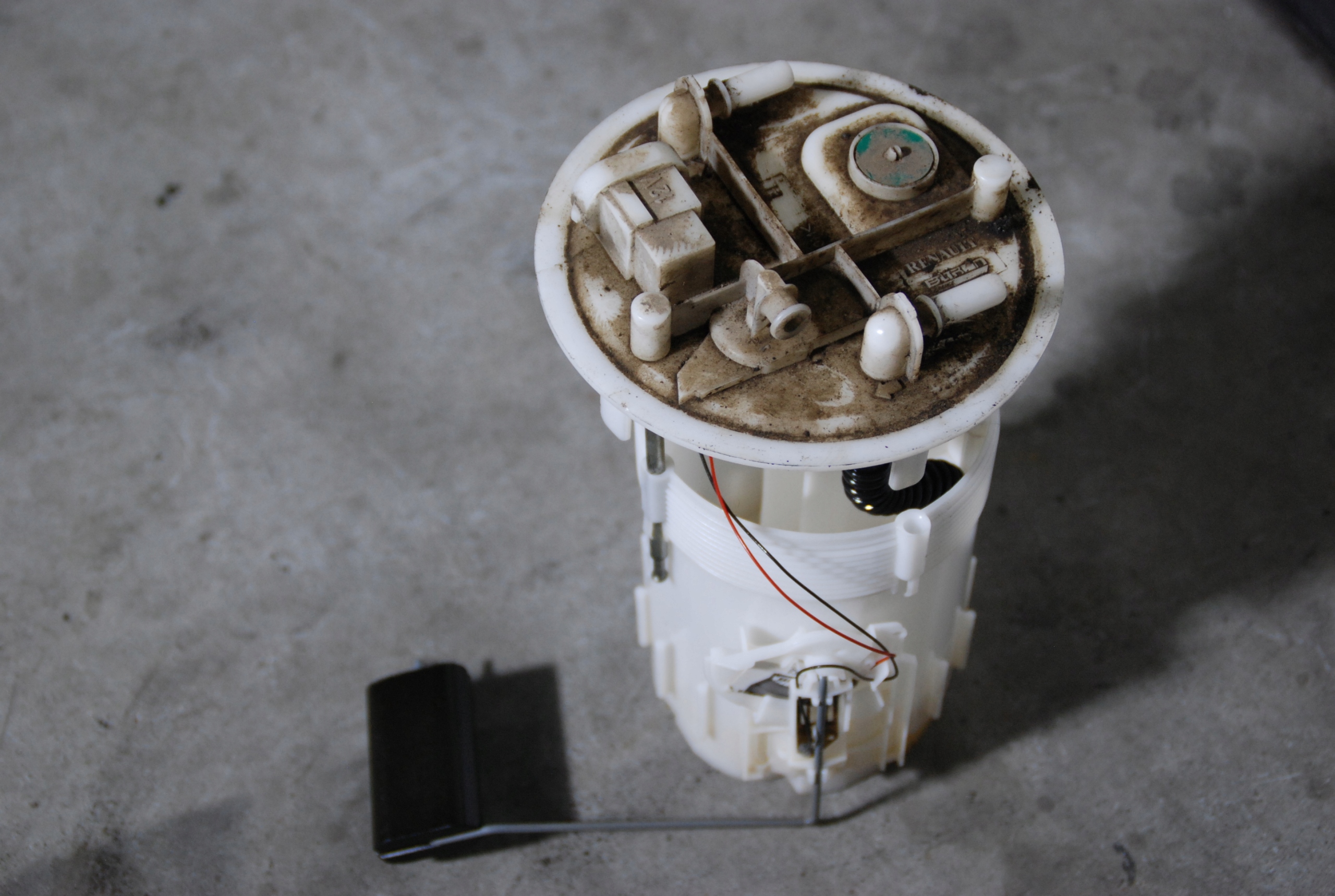 PŁYWAK PALIWA RENAULT TRAFIC 1.9 2.0 DCI Producent części Renault OE