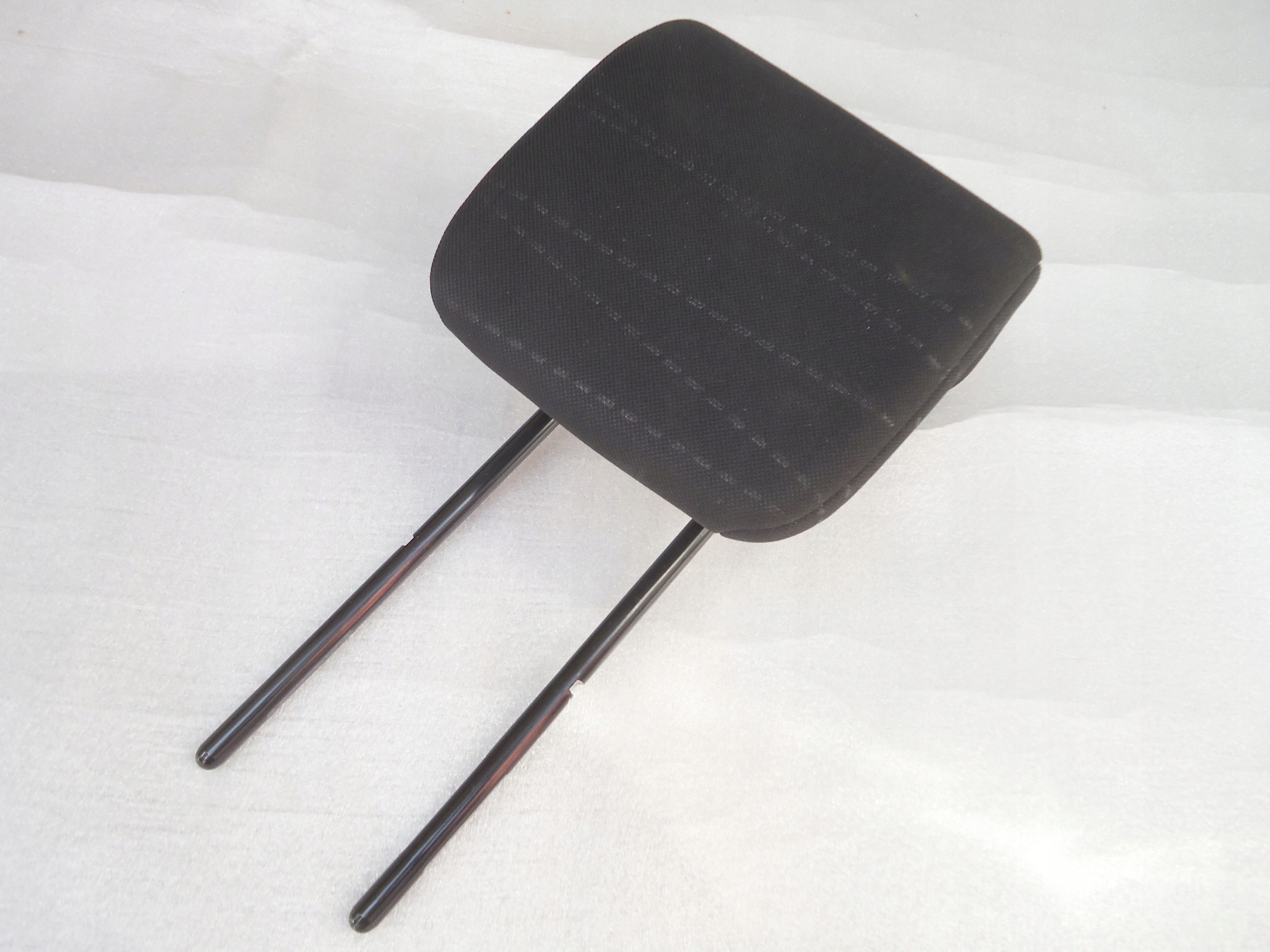 TOYOTA YARIS 2010г подголовник задний