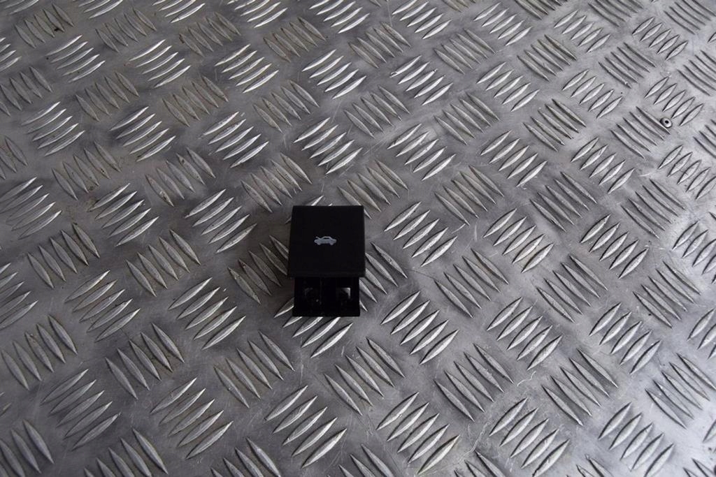 KLAMKA MASKI SILNIKA JEEP CHEROKEE KL 68103166AB Numer katalogowy części 68103166AB