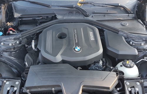 B38b15a. BMW 1.5 b38b15a. BMW f20 b38. Двигатель 1.5турбо БМВ. Вакуумная система БМВ f30 Motor b38.