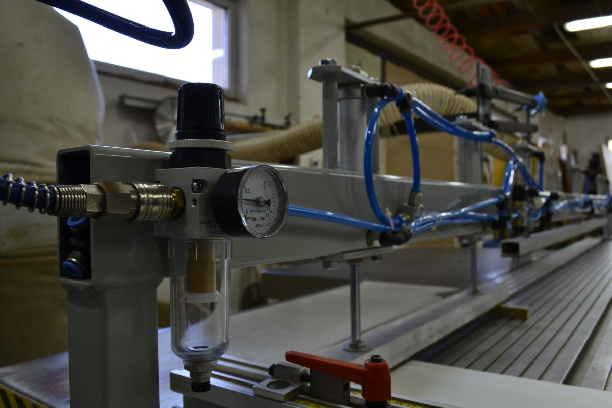 Belka dociskowa Docisk pneumatyczny do piły 3,2m Rodzaj piły stołowa