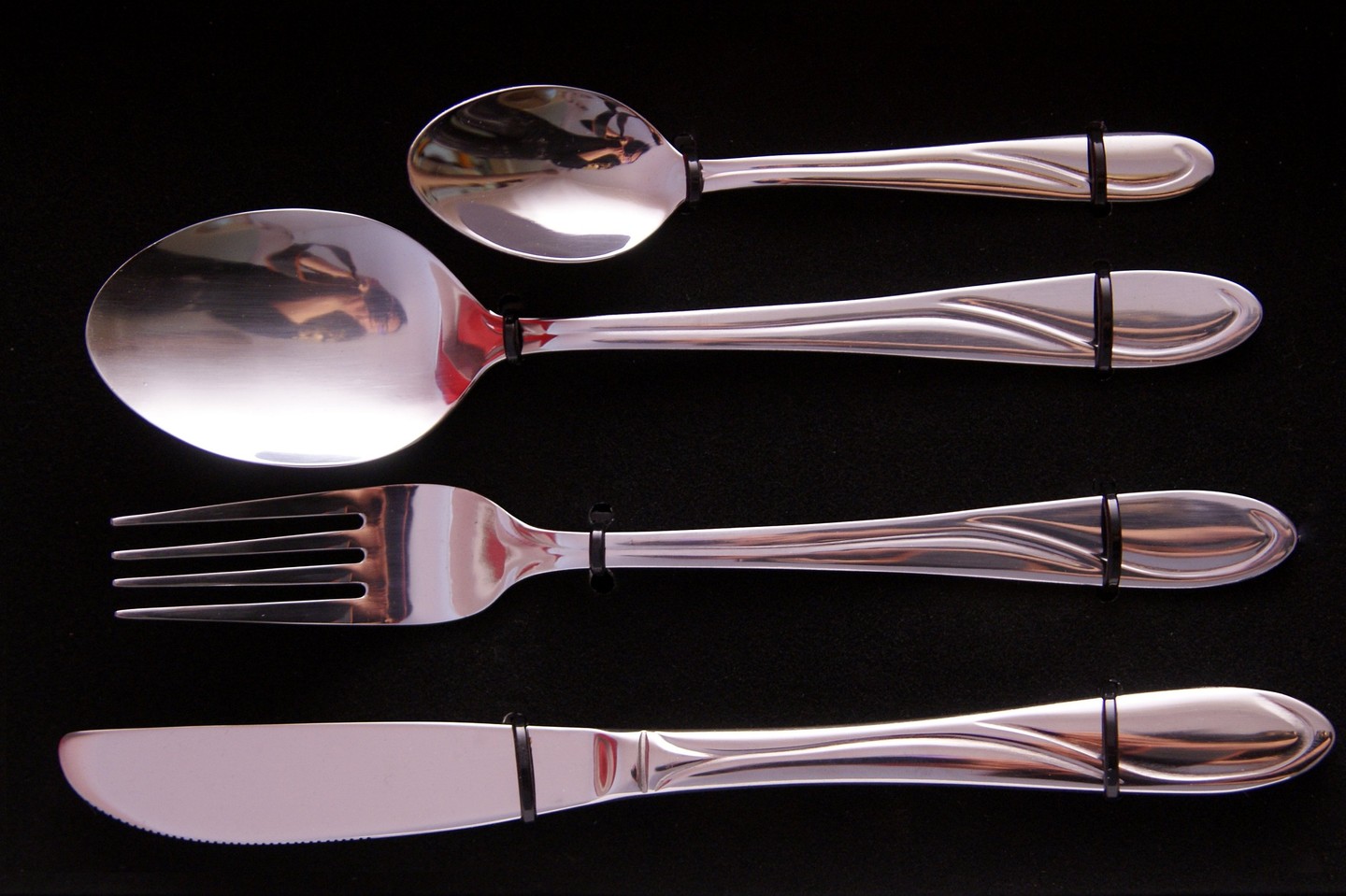 AMEFA 72 SZTUĆCE 1405 WHISPER ZESTAW KMPLT 18 OSÓB Materiał wykonania metal