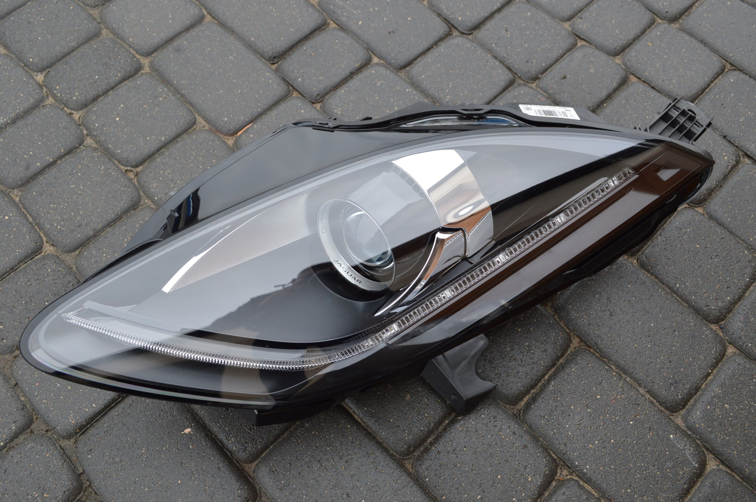 LAMPA REFLEKTOR LEWY XENON JAGUAR F TYPE R X152 Strona zabudowy lewa