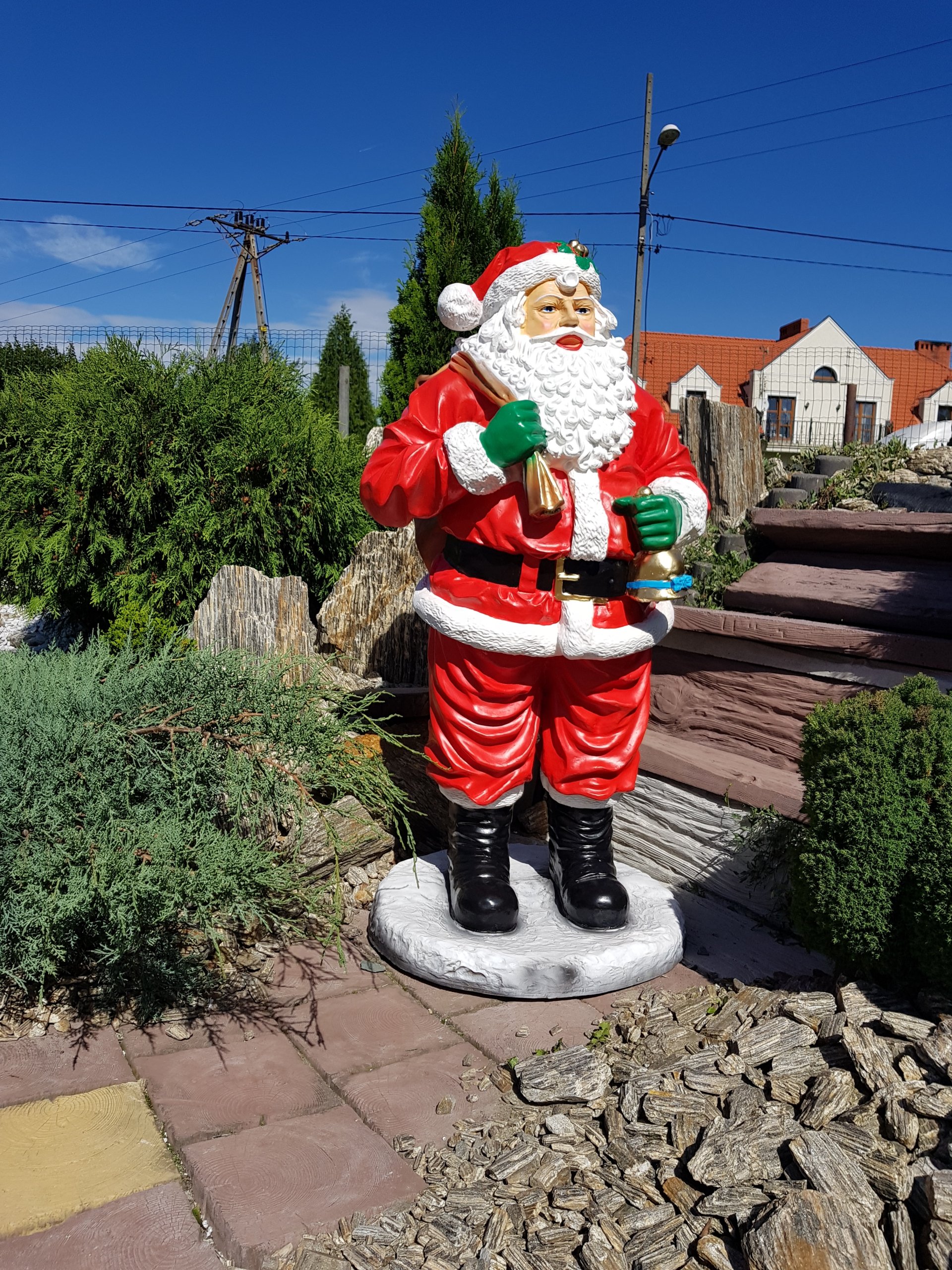 FIGURKA OGRODOWA - MIKOŁAJ XXL Z PREZENTAMI Motyw mikołaj