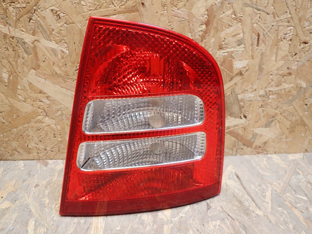 фонарь правый SKODA OCTAVIA 1 и 1U HB РЕСТАЙЛИНГ