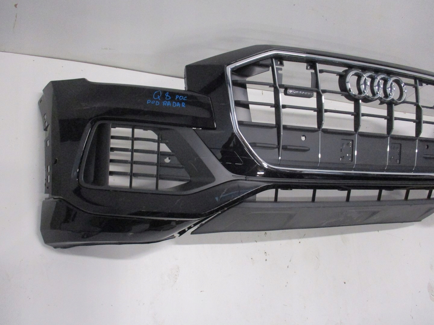 BRANIK AUDI Q8 4M8 S-LINE ISPOD PDC ISPOD RADAR