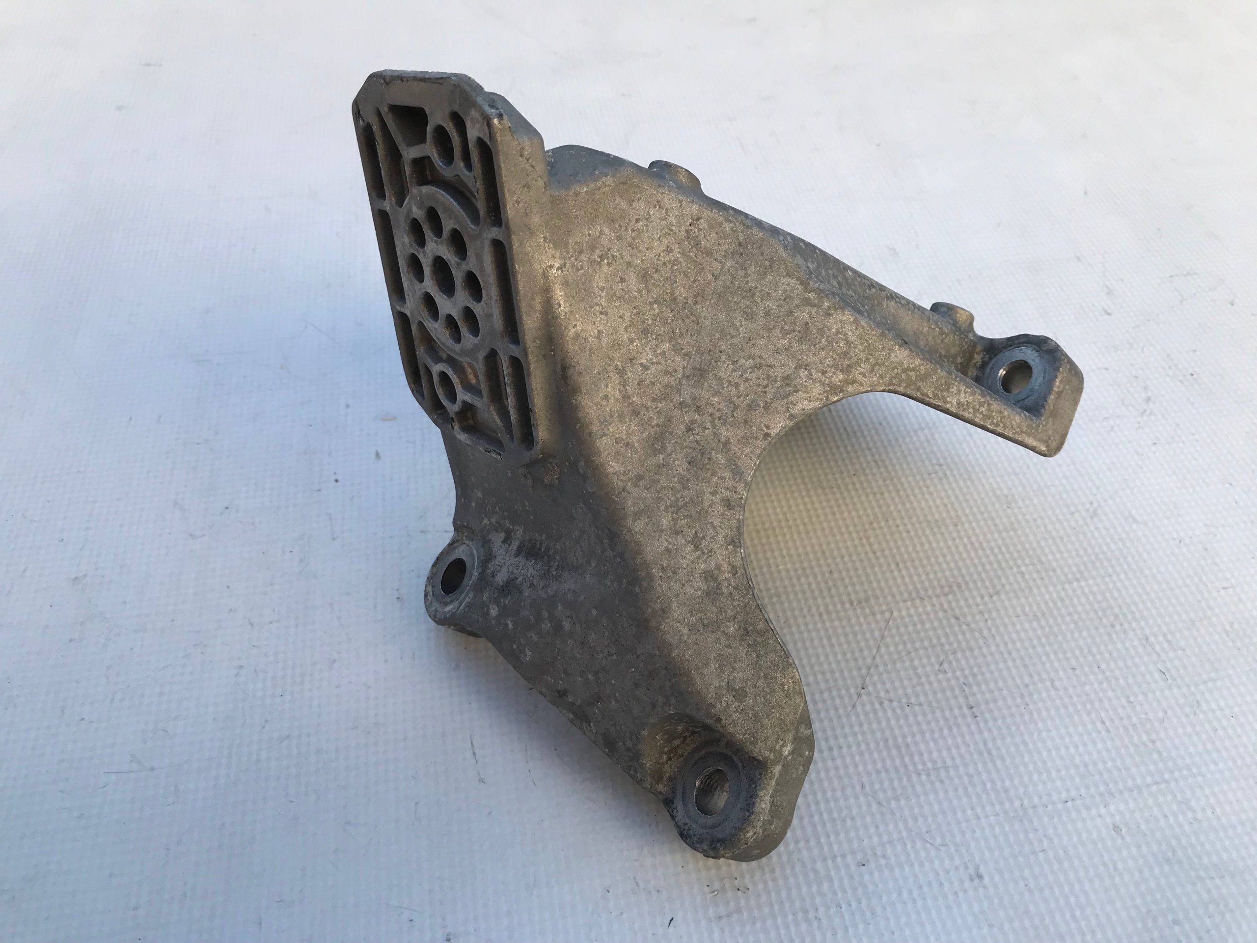 подпора Двигателя 4F0199307AB Audi S6 C6 4F 5.2