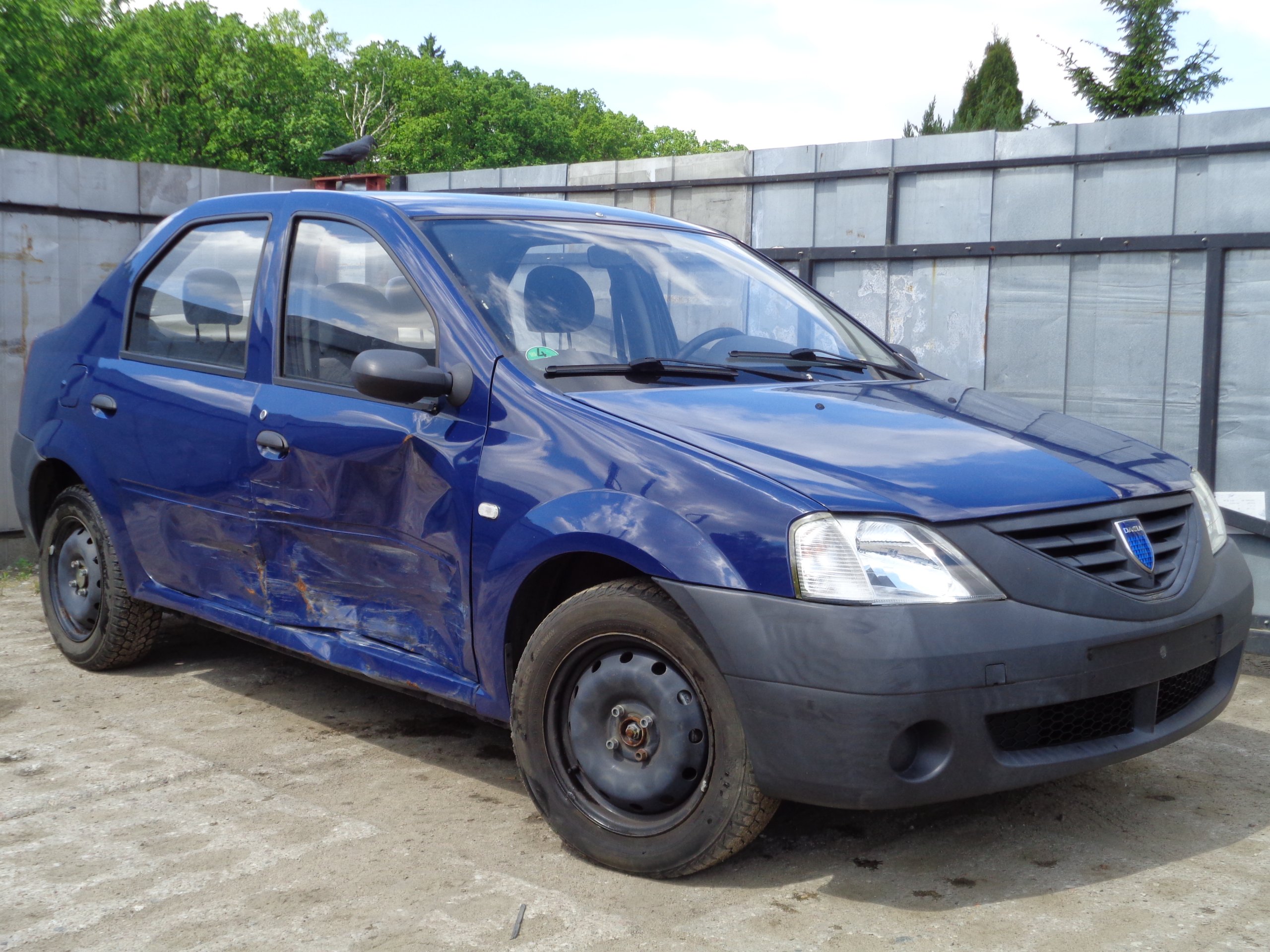 Купить рено логан 1 поколения бу. Dacia Logan 1. Решетка Dacia Logan. Запчасти Рено Логан 1 поколения. Крышка багажник Dacia Logan 2008.