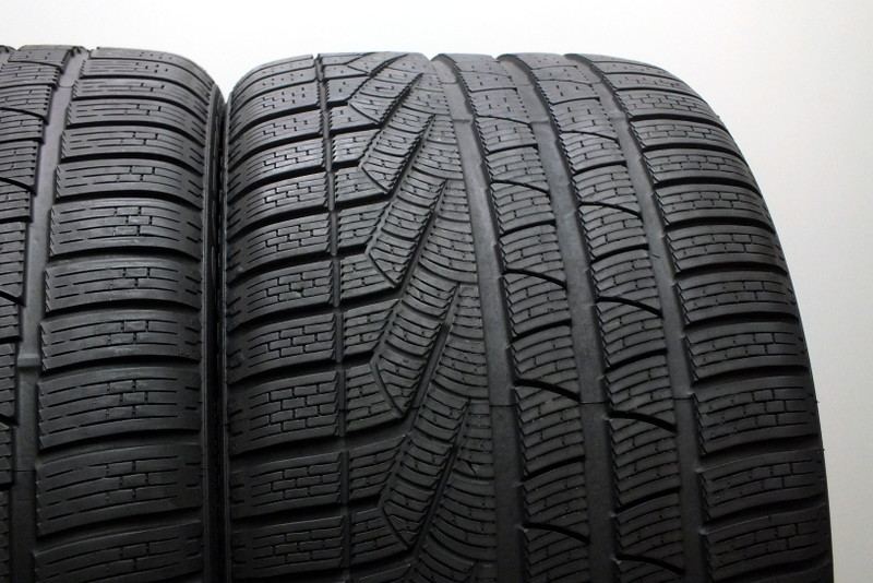 2Z 295/30R20 Pirelli Winter SottoZero S2 97V 4115 Poziom hałasu zewnętrznego B